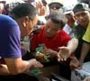 Ngos-ngosan, Biker Berebut Sosis & Susu Bantal